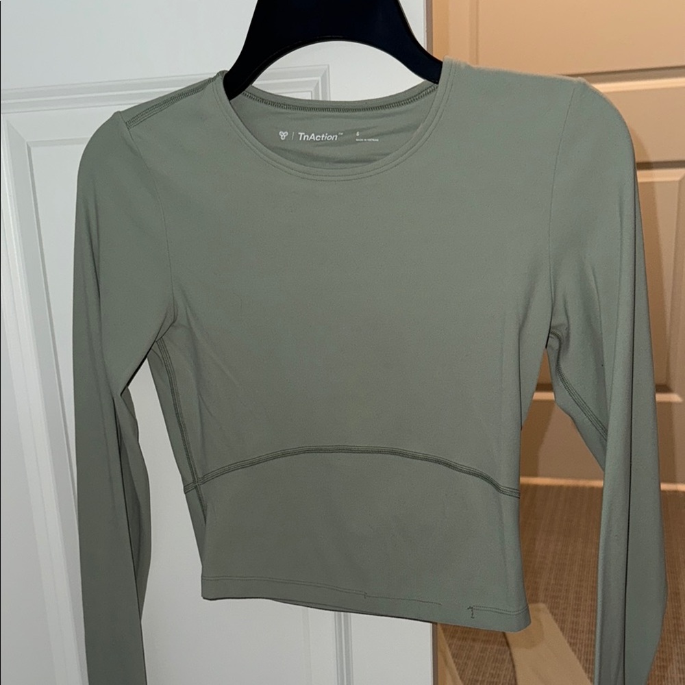 TNA ACTION LONG SLEEVE CROP
